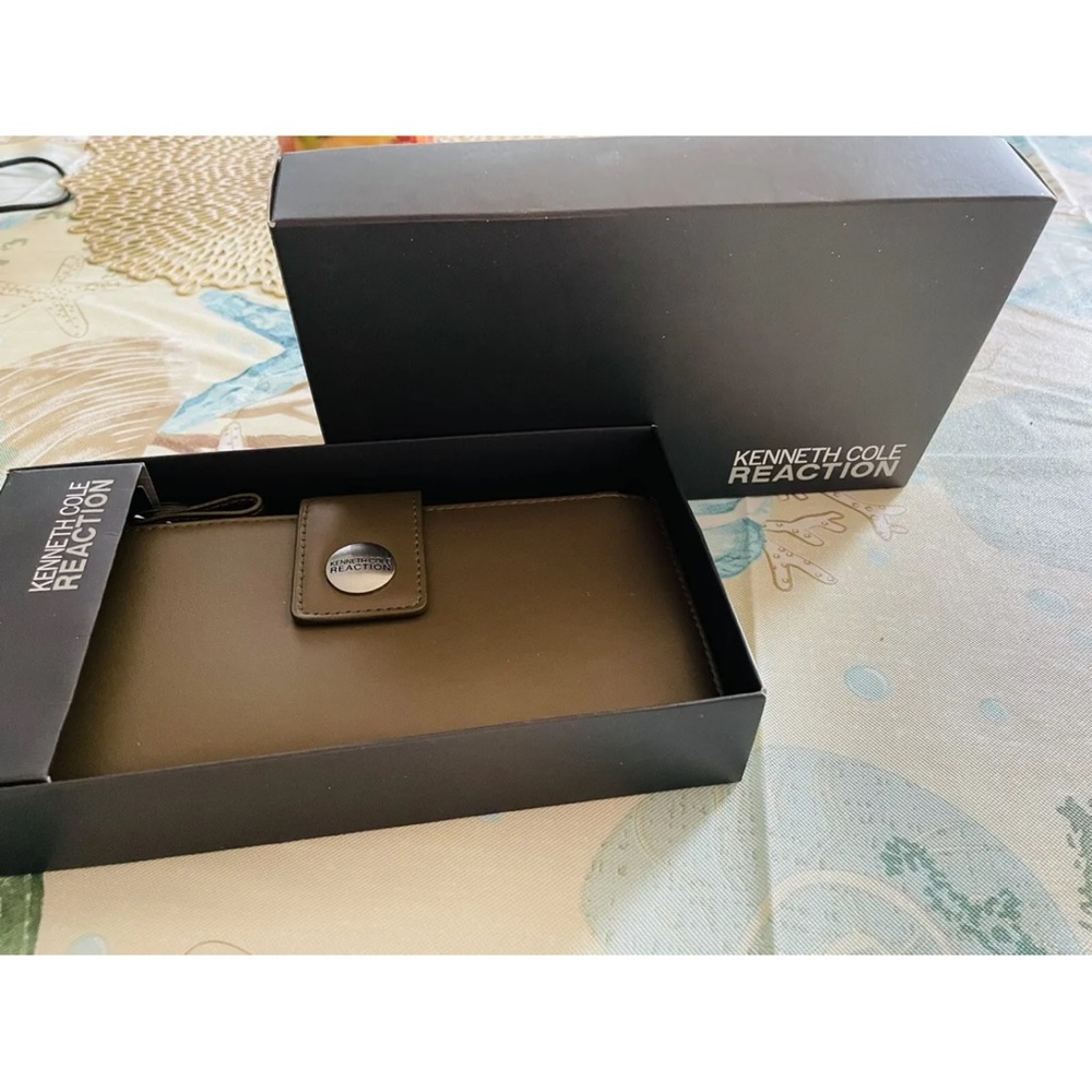 Kenneth Cole Reaction Wallet Army Green NEW